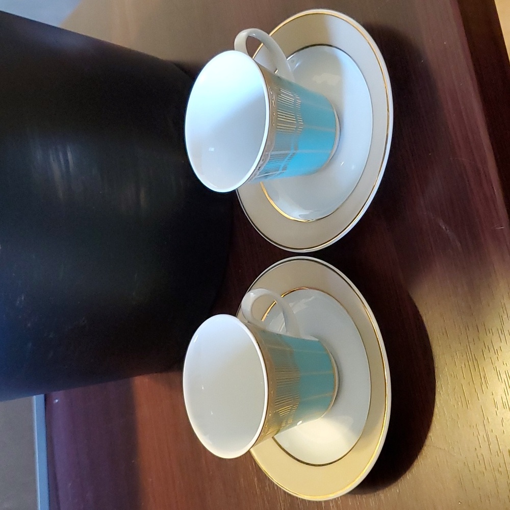 Kutahya Porselen Porcelain Turkish Coffee Espresso Cups with Saucers